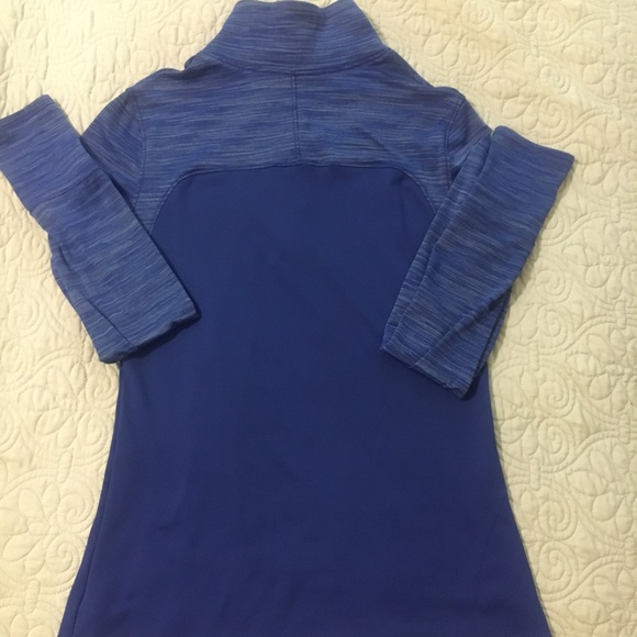 Under Armour women’s 1/4 zip. Size XL - Picture 3 of 4